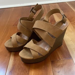 Tan wedge